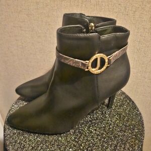 Jones New York black heeled ankle boots Size 7.5 EUC